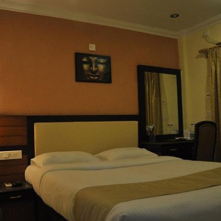Moments Hotel Calcuta Exterior foto