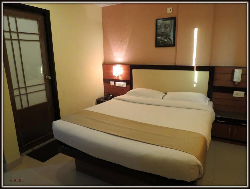Moments Hotel Calcuta Exterior foto